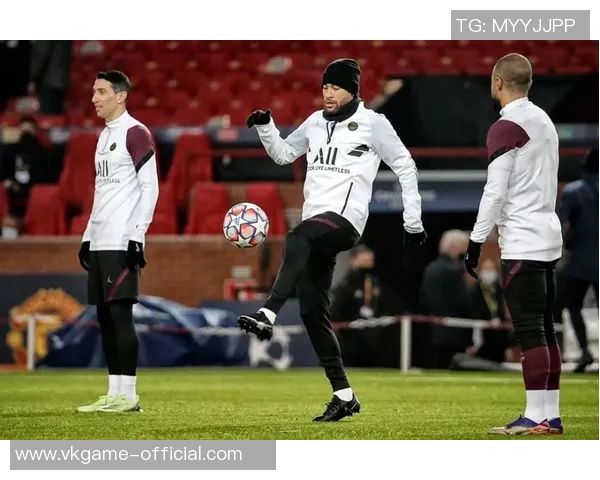 英超激战巴黎圣日耳曼与莱比锡战成平局绝杀时刻引发全场狂欢